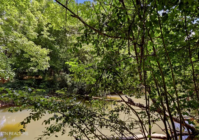 2nd image of 289 Midway Dr, Oliver Springs, TN 37840 | MLS# 1351111