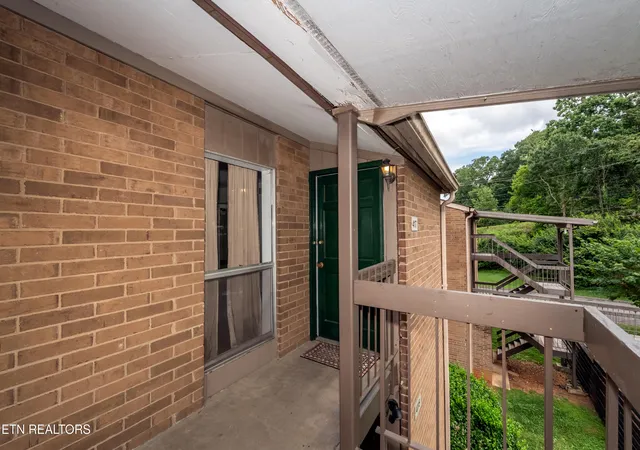 2nd image of 417 Canberra Dr, Knoxville, TN 37923