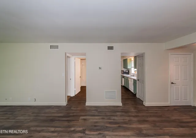 Listing Photo 4 - Condo for sale in building located at 417 Canberra Dr, Knoxville, TN 37923 - Unit #132
