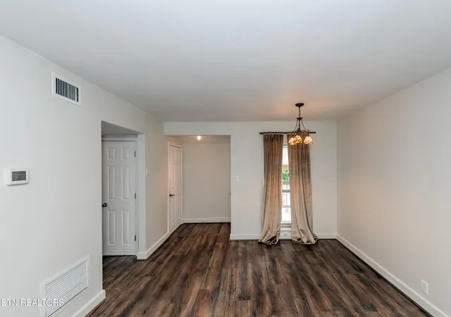 Listing Photo 5 - Condo for sale in building located at 417 Canberra Dr, Knoxville, TN 37923 - Unit #132