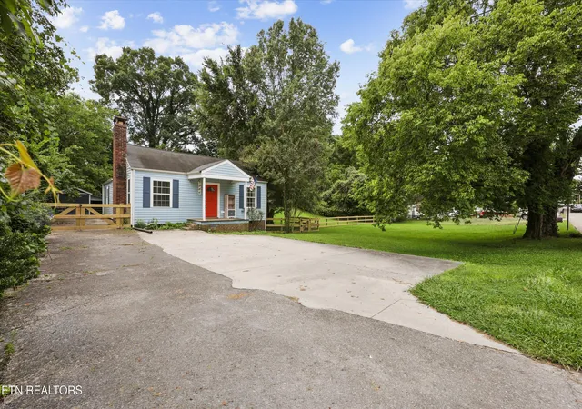 3rd image of 966 Poplar St, Alcoa, TN 37701 | MLS# 1351014