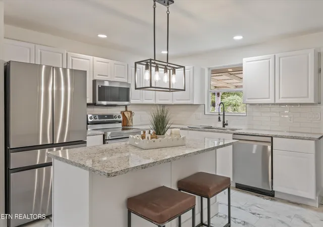 Photo 3 of Single family home for sale at 5728 Kentwood Rd, Knoxville, TN 37912 | MLS# 1351068 | Listing updated on 2026-09-16