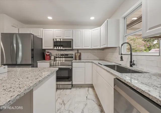 Photo 4 of Single family home for sale at 5728 Kentwood Rd, Knoxville, TN 37912 | MLS# 1351068 | Listing updated on 2026-09-16