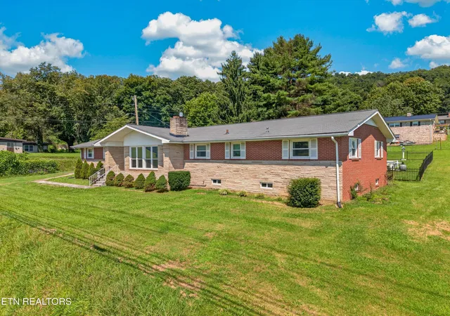 2nd image of 304 Russell Dr, Rogersville, TN 37857 | MLS# 1350811