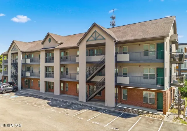 Photo 2 of Condo for sale at 1201 Laurel Ave #107, Knoxville, TN 37916 | MLS# 1350824 | Listing updated on 2026-08-18