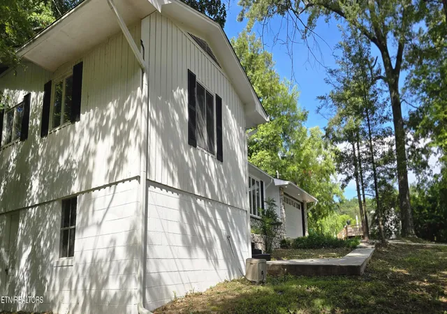 Photo 3 of Sale Pending at 9721 Asheville Hwy, Strawberry Plains, TN 37871 | MLS# 1350833 | Listing updated on 2026-09-24