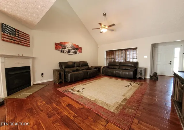 Photo 3 of Sale Pending at 1217 Quiet Brk Ln, Knoxville, TN 37914 | MLS# 1350850 | Listing updated on 2026-08-12