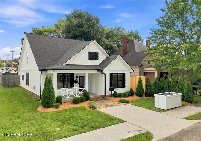 2nd image of 944 Irwin St, Knoxville, TN 37917 | MLS# 1352044