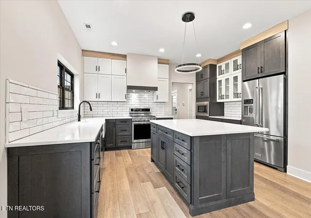 Photo 4 of Single family home for sale at 944 Irwin St, Knoxville, TN 37917 | MLS# 1352044 | Listing updated on 2026-08-17