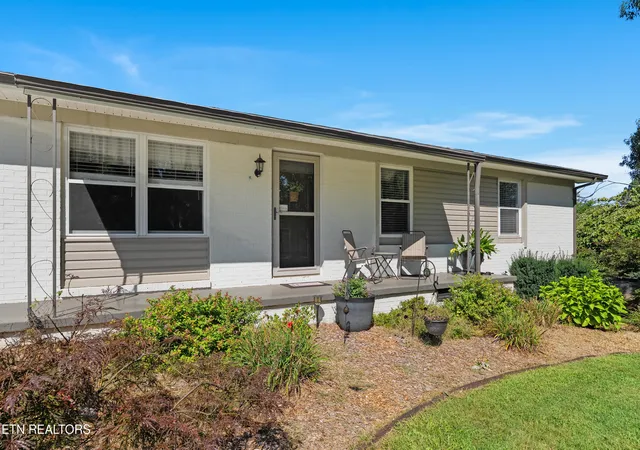 3rd image of 211 Arbor Dr, Maryville, TN 37804 | MLS# 1351026