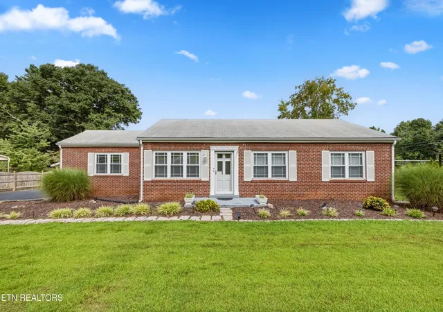 Single family home for sale at 3725 Lucinda Dr, Knoxville, TN 37918 | MLS# 1351832