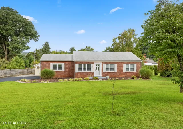 Photo 1 of Single family home for sale at 3725 Lucinda Dr, Knoxville, TN 37918 | MLS# 1351832 | Listing updated on 2026-09-25
