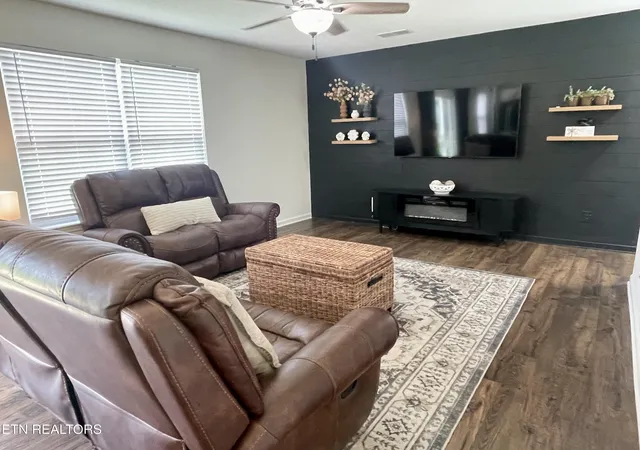 image of 819 Old Towne Loop Dr, Seymour, TN 37865 | MLS# 1350913