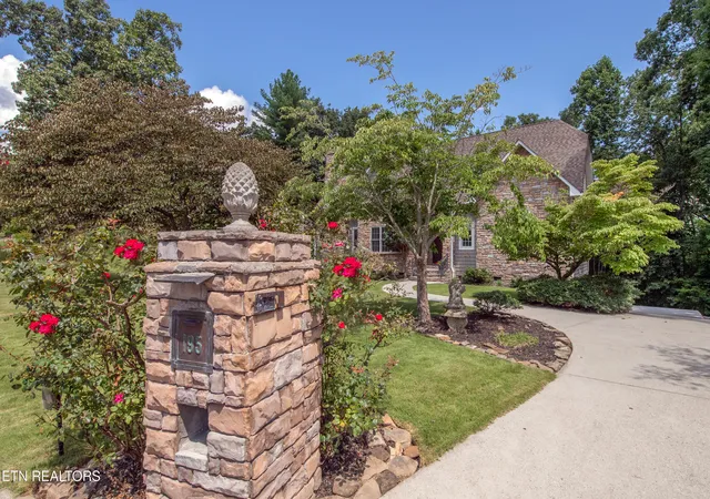 Photo 3 of Single family home for sale at 195 Cabot Ln, Rockwood, TN 37854 | MLS# 1350935 | Listing updated on 2026-08-31