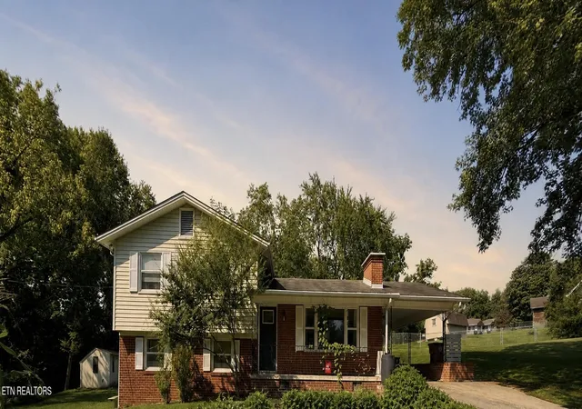 Photo 2 of Single family home for sale at 4417 Silverhill Dr, Knoxville, TN 37921 | MLS# 1350918 | Listing updated on 2026-08-06
