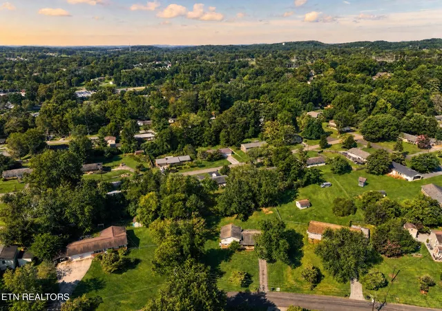 Photo 3 of Single family home for sale at 4417 Silverhill Dr, Knoxville, TN 37921 | MLS# 1350918 | Listing updated on 2026-08-06