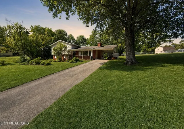 Photo 3 of Single family home for sale at 4417 Silverhill Dr, Knoxville, TN 37921 | MLS# 1350918 | Listing updated on 2026-08-06