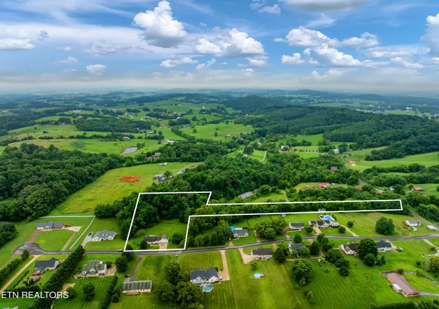 Photo 3 of Sale Pending at 190 Walnut Grv Rd, Greeneville, TN 37743 | MLS# 1351140 | Listing updated on 2026-09-08