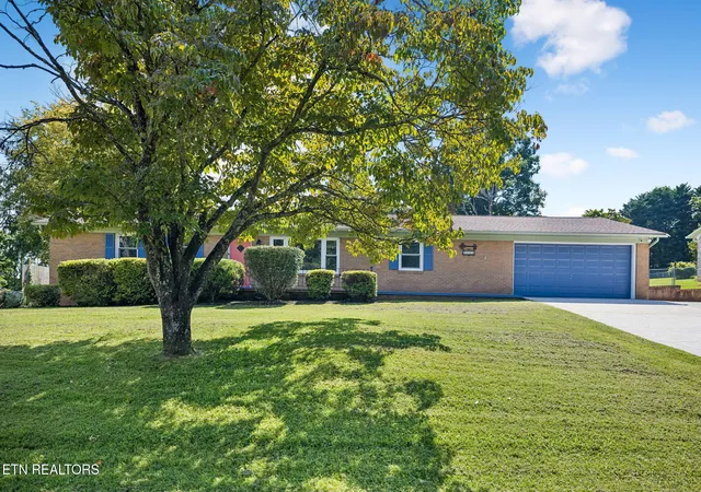 Photo 1 of Sale Pending at 4640 Robindale Dr, Knoxville, TN 37921 | MLS# 1351058 | Listing updated on 2026-09-15