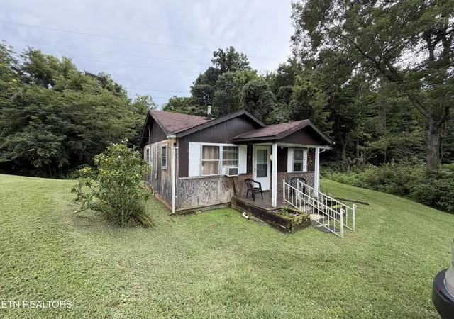 Photo 3 of Single family home for sale at 1610 Balls Chapel Rd, Rose Hill, VA 24281 | MLS# 1350905 | Listing updated on 2026-09-04