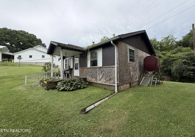 Photo 3 of Single family home for sale at 1610 Balls Chapel Rd, Rose Hill, VA 24281 | MLS# 1350905 | Listing updated on 2026-10-05