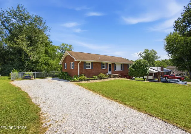 Photo 2 of Sale Pending at 1009 Patton Fry Rd, Kingston, TN 37763 | MLS# 1351642 | Listing updated on 2026-08-22