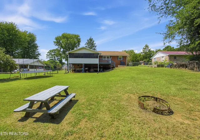 Photo 3 of Sale Pending at 1009 Patton Fry Rd, Kingston, TN 37763 | MLS# 1351642 | Listing updated on 2026-08-22