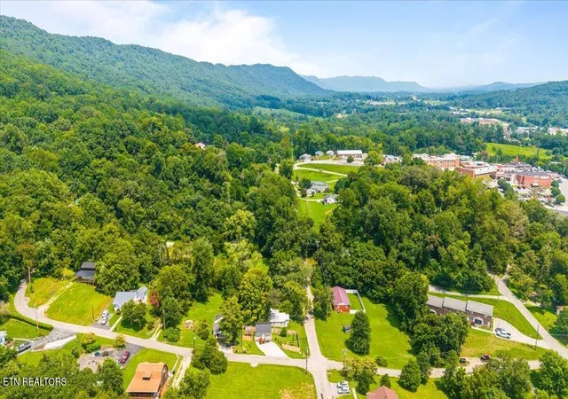 17th image of 302 N 12th St, La Follette, TN 37766 | MLS# 1351431