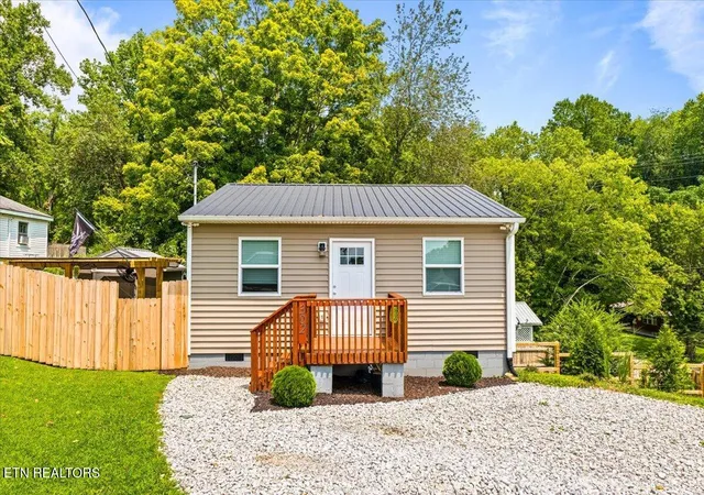 1st image of 302 N 12th St, La Follette, TN 37766 | MLS# 1351431