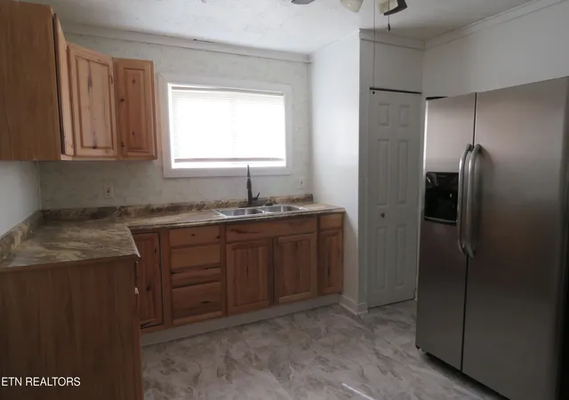 4th image of 14 Oak St, Sparta, TN 38583 | MLS# 1350947
