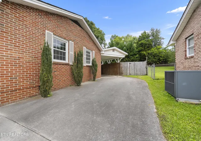 Photo 3 of Sale Pending at 515 Goldfinch Ave, Knoxville, TN 37920 | MLS# 1350969 | Listing updated on 2026-09-17
