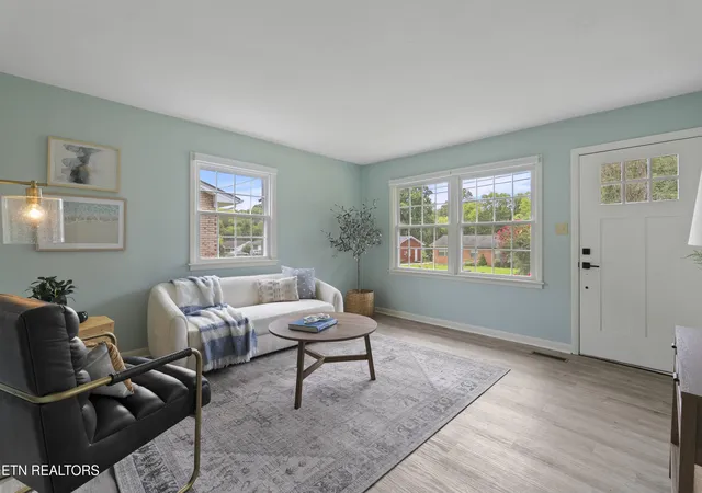 Photo 4 of Sale Pending at 515 Goldfinch Ave, Knoxville, TN 37920 | MLS# 1350969 | Listing updated on 2026-09-17