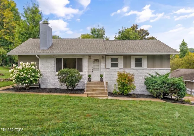 Photo 1 of Single family home for sale at 3415 Hackberry Rd, Knoxville, TN 37931 | MLS# 1350972 | Listing updated on 2026-08-28
