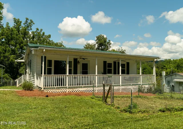 3rd image of 2125 Harris Rd, Knoxville, TN 37924 | MLS# 1350979