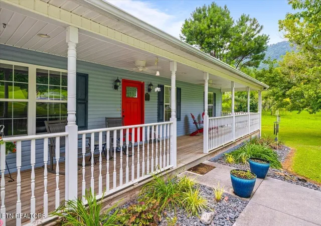 2nd image of 205 Matthew Ln, La Follette, TN 37766 | MLS# 1351292