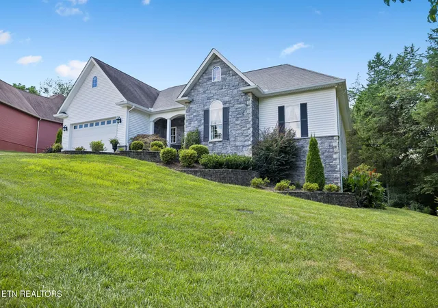 2nd image of 102 Tahlequah Ln, Loudon, TN 37774 | MLS# 1351074