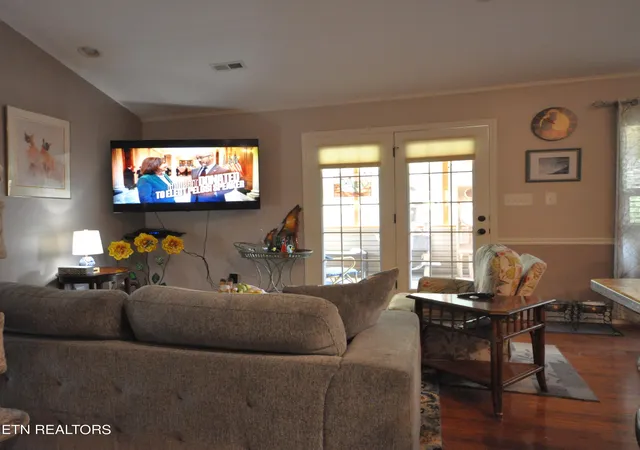 Photo 4 of Sale Pending at 6880 Harvest Grv Ln, Knoxville, TN 37918 | MLS# 1351042 | Listing updated on 2026-08-30