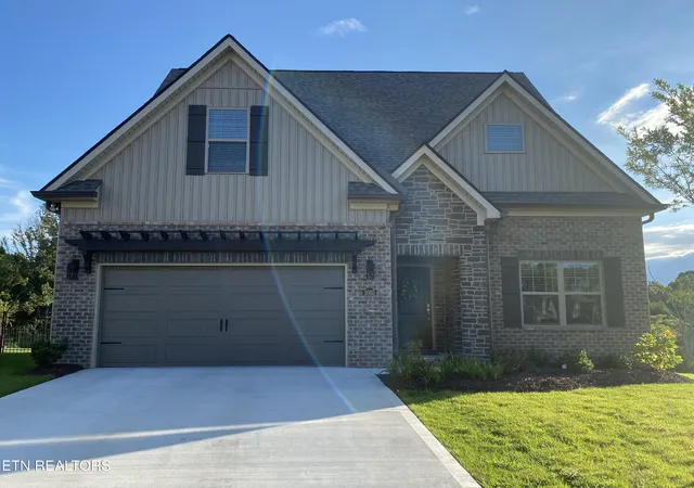 Photo 1 of Single family home for sale at 3005 Sycamore Crk Ln, Knoxville, TN 37931 | MLS# 1351104 | Listing updated on 2026-09-18