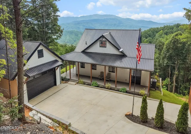 Single family home for sale at 4909 Chilhowee Mountain Tr, Maryville, TN 37803 | MLS# 1351836