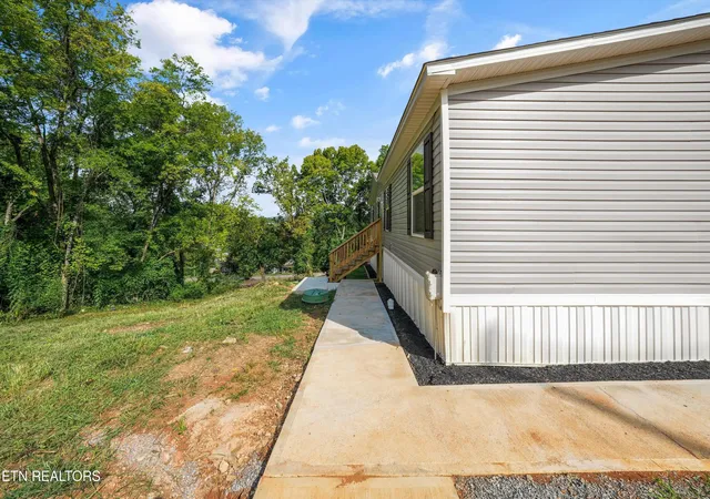 Photo 2 of Single family home for sale at 1711 Maryland Ave, Knoxville, TN 37921 | MLS# 1351050 | Listing updated on 2026-09-02