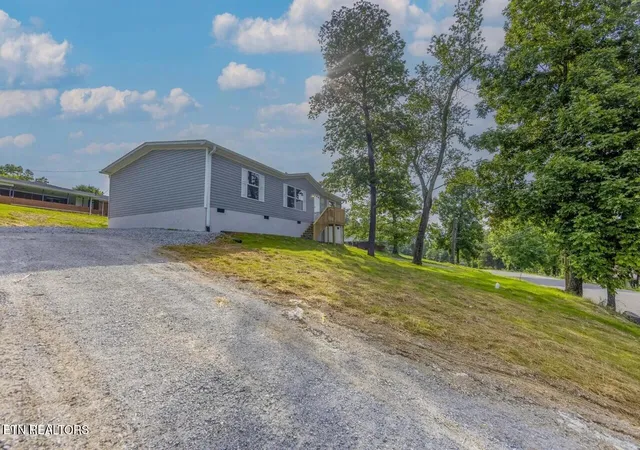 2nd image of 1826 Loop Rd, La Follette, TN 37766 | MLS# 1351177