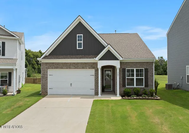 Photo 1 of Single family home for sale at 364 Cedar Park Dr, Loudon, TN 37774 | MLS# 1351069 | Listing updated on 2026-10-01