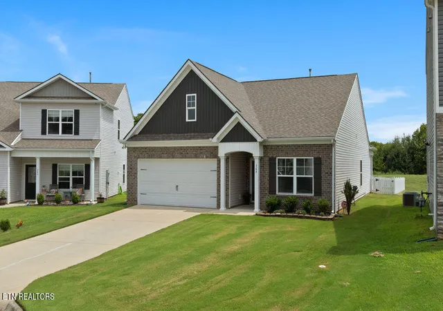 Photo 2 of Single family home for sale at 364 Cedar Park Dr, Loudon, TN 37774 | MLS# 1351069 | Listing updated on 2026-10-01