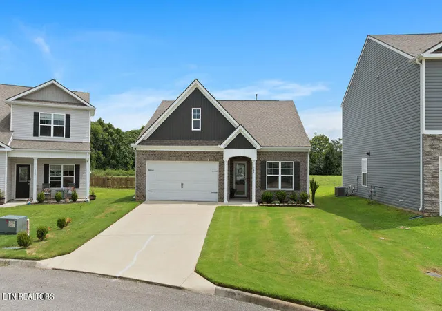 Photo 3 of Single family home for sale at 364 Cedar Park Dr, Loudon, TN 37774 | MLS# 1351069 | Listing updated on 2026-10-01