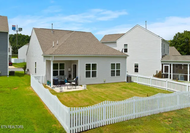 Photo 4 of Single family home for sale at 364 Cedar Park Dr, Loudon, TN 37774 | MLS# 1351069 | Listing updated on 2026-10-01
