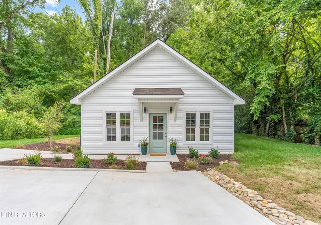 Photo 1 of Single family home for sale at 2032 Is Home Ave, Knoxville, TN 37920 | MLS# 1351154 | Listing updated on 2026-09-18
