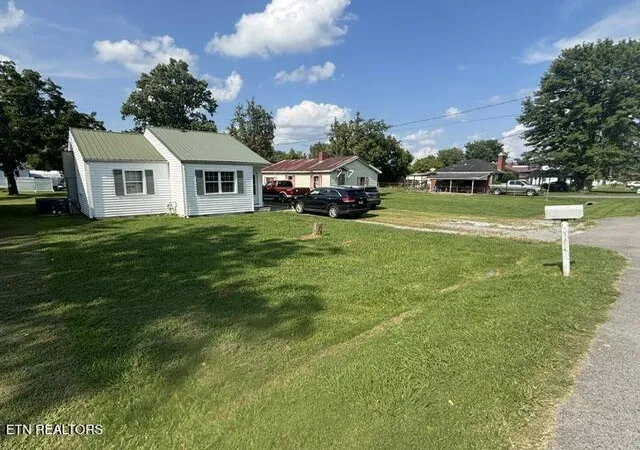 3rd image of 1614 Exeter Ave, Middlesboro, KY 40965 | MLS# 1351094