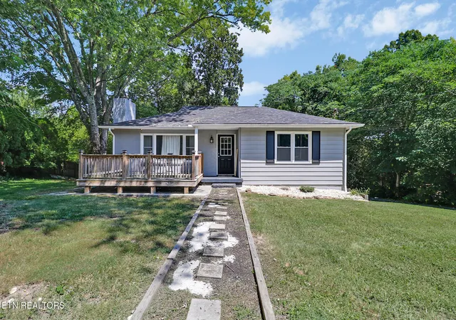 Photo 1 of Single family home for sale at 618 E Ridgecrest Dr, Kingston, TN 37763 | MLS# 1351110 | Listing updated on 2026-08-29
