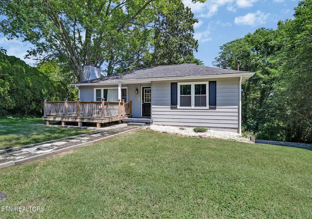 Photo 2 of Single family home for sale at 618 E Ridgecrest Dr, Kingston, TN 37763 | MLS# 1351110 | Listing updated on 2026-08-29