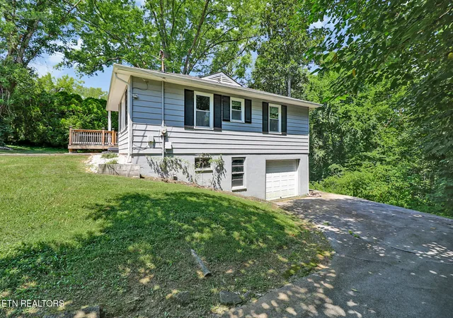 Photo 4 of Single family home for sale at 618 E Ridgecrest Dr, Kingston, TN 37763 | MLS# 1351110 | Listing updated on 2026-08-29